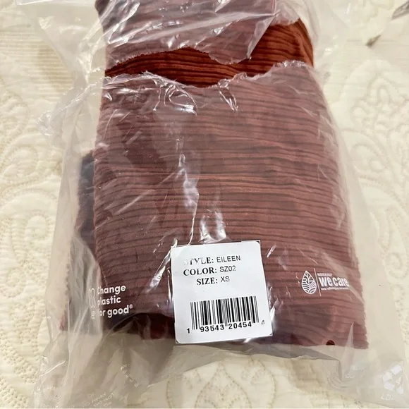 NWT Frank & Eileen Eileen Button-Up Shirt in Toffee, size XS - Picture 8 of 10